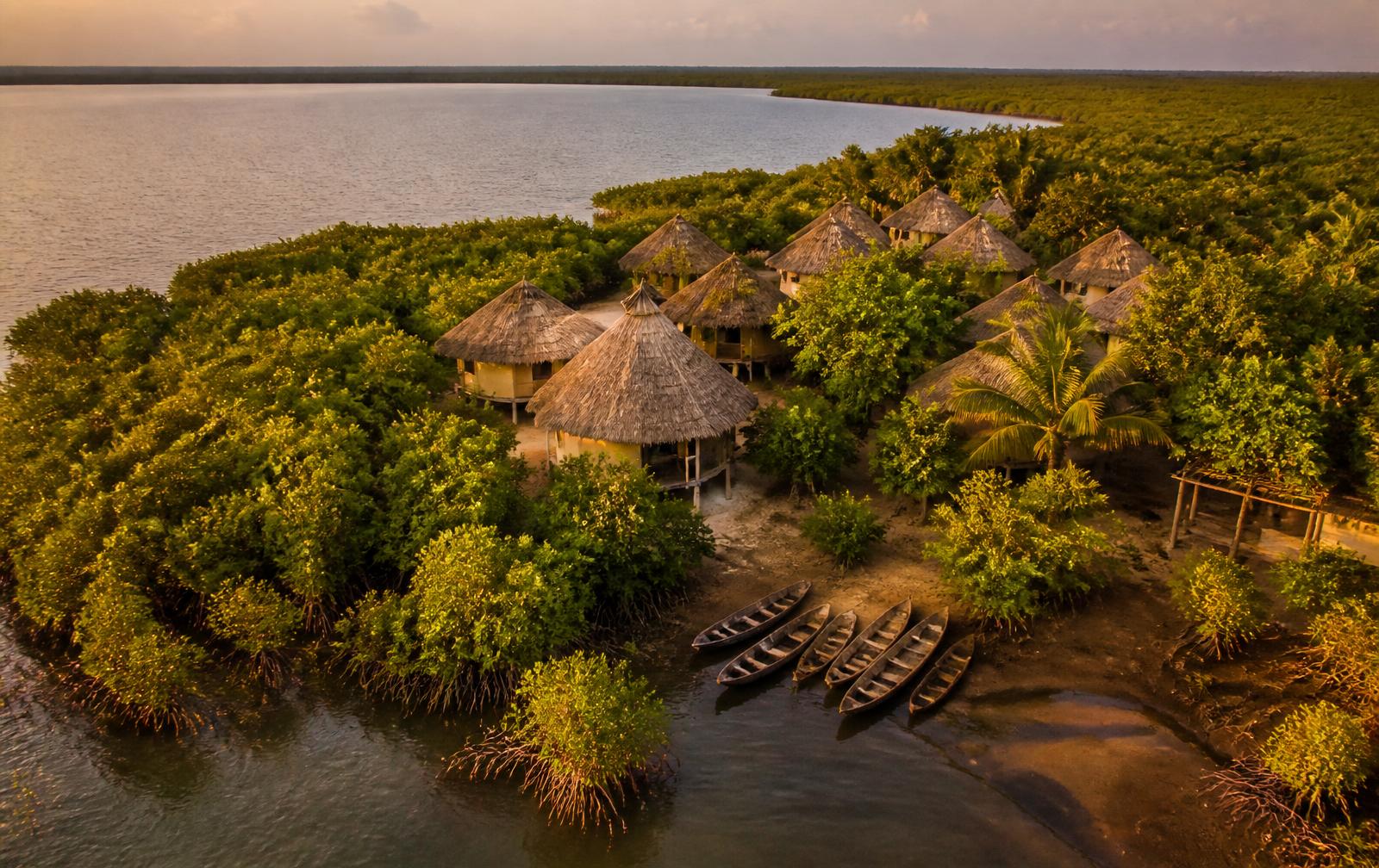 Vue aérienne du village écotouristique de Gogotinkpon sur le lac Ahémé